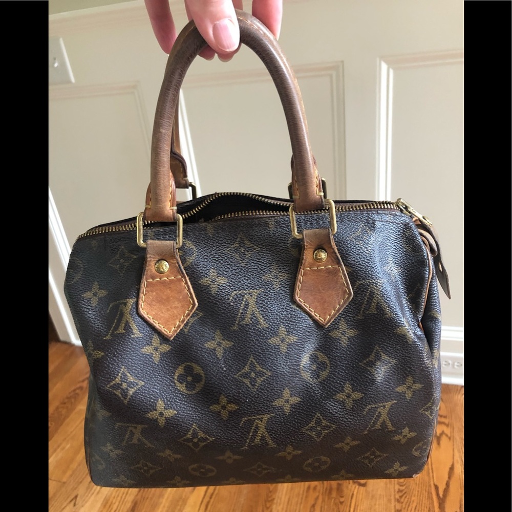 Louis Vuitton 100% Authentic Speedy 25 Handbag